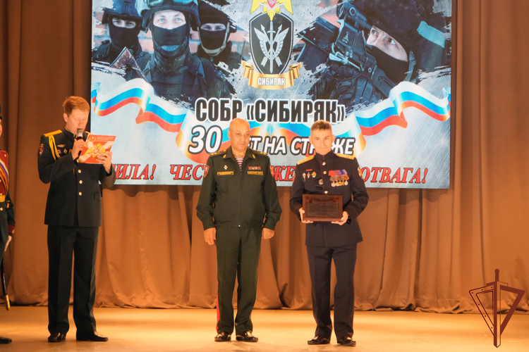 СОБР «Сибиряк» Росгвардии отметил 30-летие со дня образования