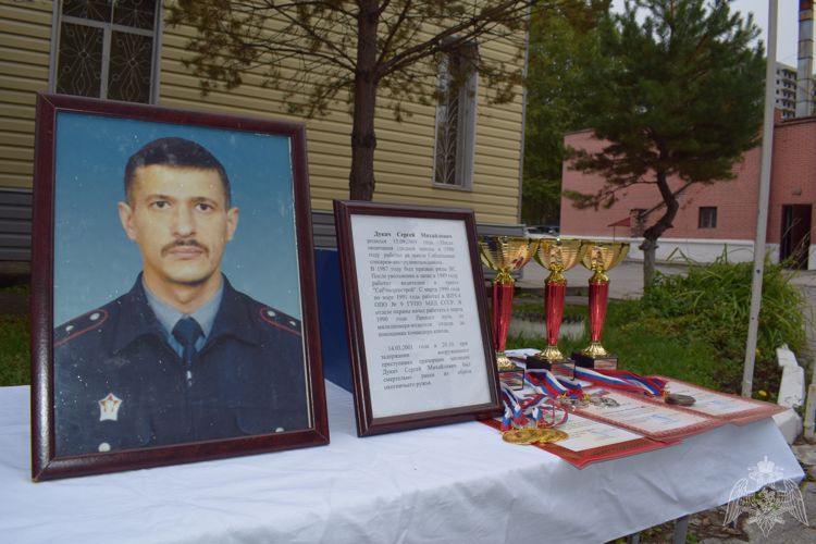 На базе Калининского отдела вневедомственной охраны в Новосибирске состоялись соревнования по служебному троеборью памяти прапорщика милиции Сергея Дукача 