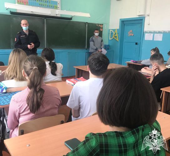 В Новосибирской области сотрудник Росгвардии рассказал школьникам о своей деятельности
