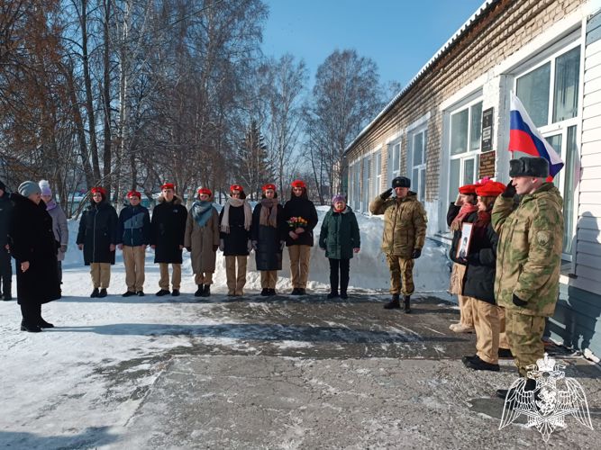 Мемориальную доску военнослужащему Росгвардии, погибшему при исполнении воинского долга установили в Новосибирской области