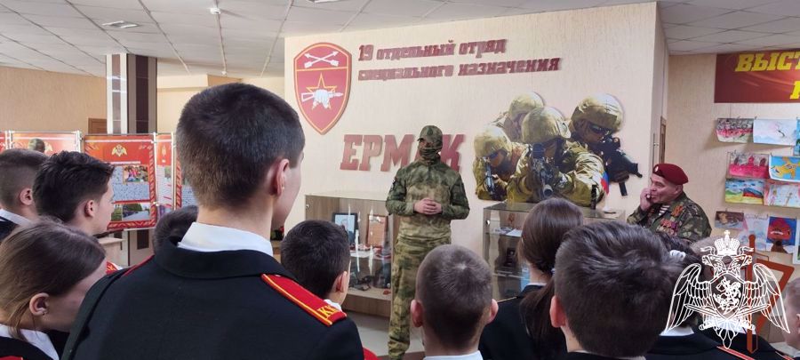Кадеты из Донецкой Народной Республики посетили отряд специального назначения "Ермак"
