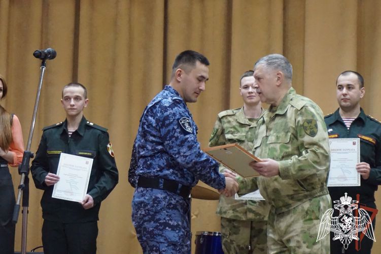 Победителей окружного этапа смотра-конкурса самодеятельной авторской песни «Солдаты антитеррора» наградили в Новосибирске