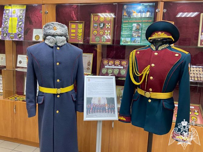 В Новосибирском военном институте Росгвардии собрали образцы форменного обмундирования курсантов разных времен (видео)