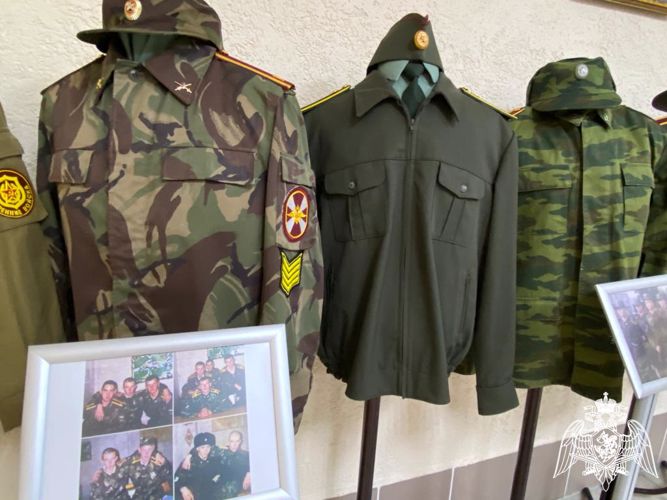 В Новосибирском военном институте Росгвардии собрали образцы форменного обмундирования курсантов разных времен (видео)