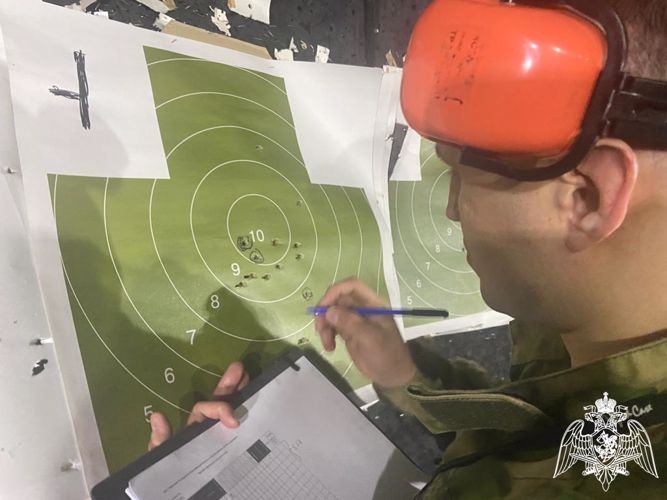 В Новосибирске сотрудники и военнослужащие Росгвардии  соревновались в стрельбе из боевого оружия