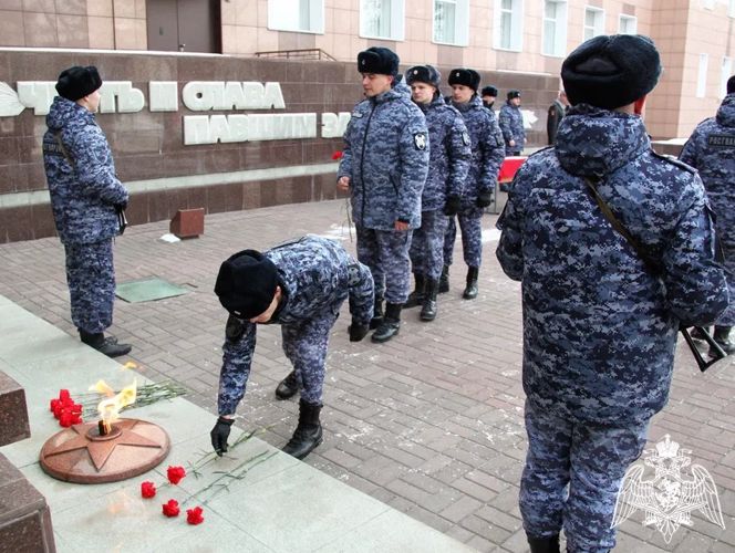 В Новосибирске сотрудники вневедомственной охраны Росгвардии приняли присягу 