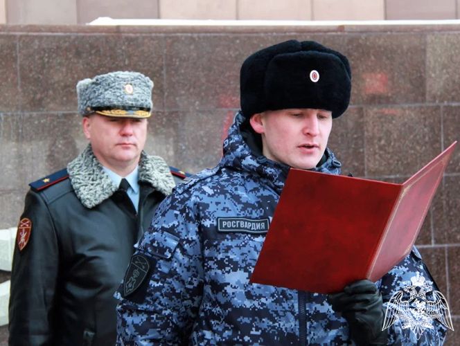 В Новосибирске сотрудники вневедомственной охраны Росгвардии приняли присягу 