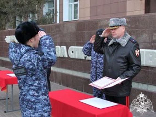 В Новосибирске сотрудники вневедомственной охраны Росгвардии приняли присягу 
