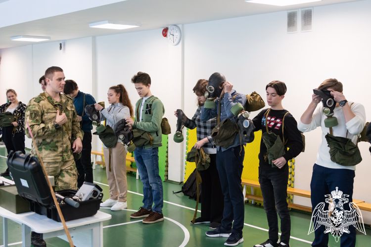 Росгвардейцы проводят патриотические мероприятия для подрастающего поколения в Новосибирске