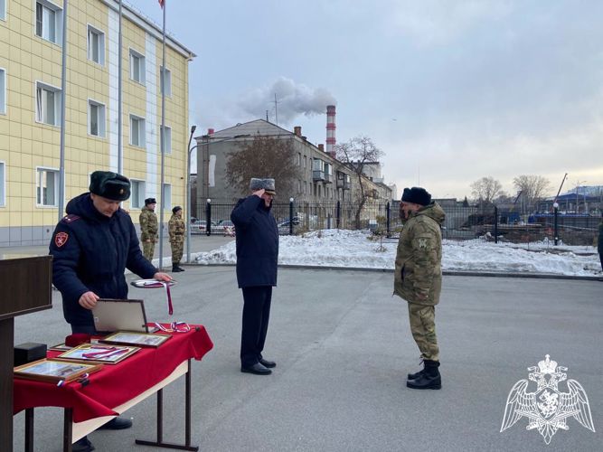 В Новосибирске сотрудники и военнослужащие Росгвардии  соревновались в стрельбе из боевого оружия