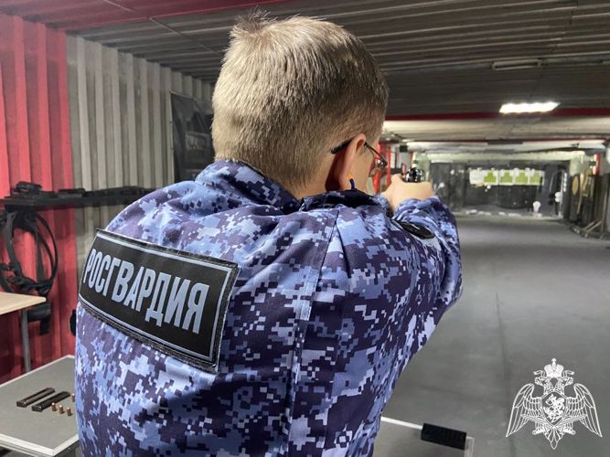 В Новосибирске сотрудники и военнослужащие Росгвардии  соревновались в стрельбе из боевого оружия