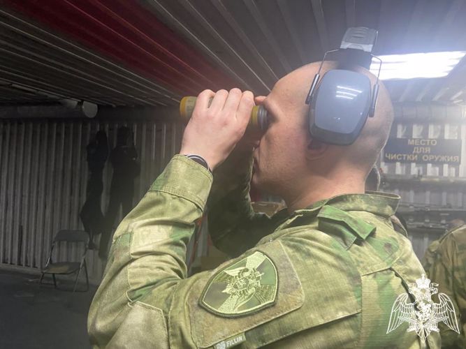 В Новосибирске сотрудники и военнослужащие Росгвардии  соревновались в стрельбе из боевого оружия