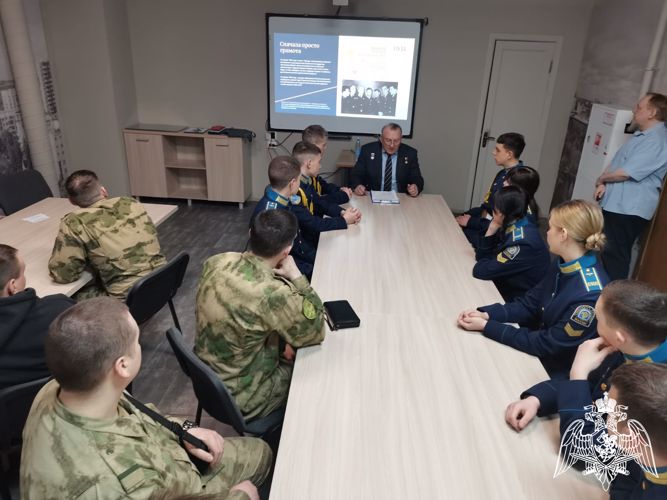 Военнослужащие новосибирской эскадрильи Росгвардии встретились с Героем Российской Федерации