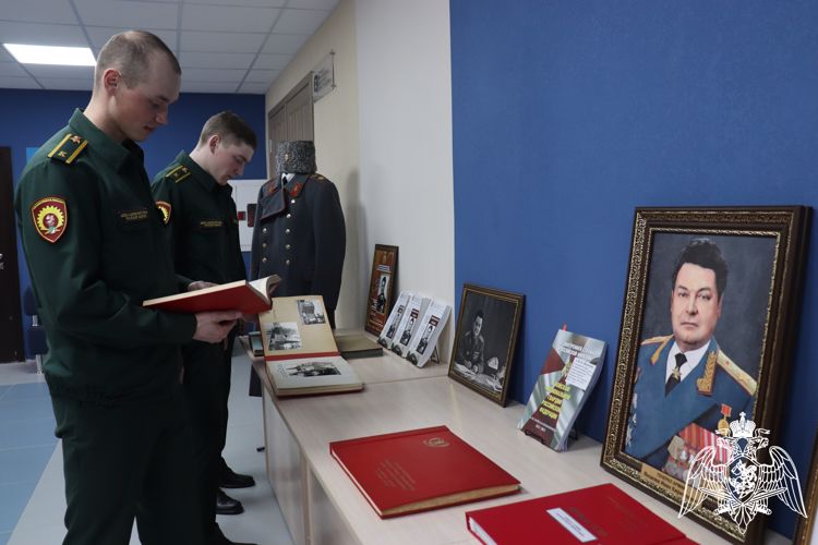В Новосибирском военном институте Росгвардии открылась уникальная выставка, посвящённая генералу армии И.К. Яковлеву