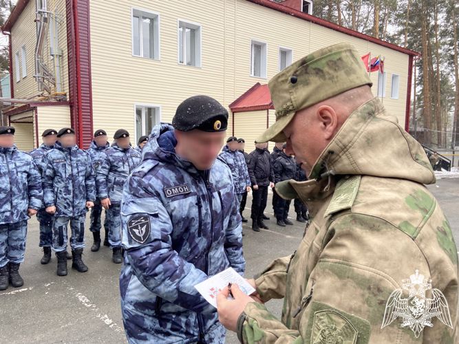 В Новосибирске сотрудники транспортного ОМОН Росгвардии провели день открытых дверей в честь 30- летнего юбилея отряда