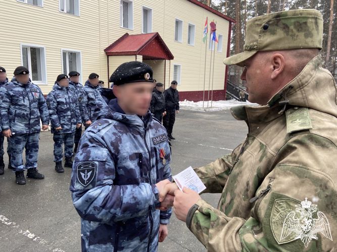 В Новосибирске сотрудники транспортного ОМОН Росгвардии провели день открытых дверей в честь 30- летнего юбилея отряда
