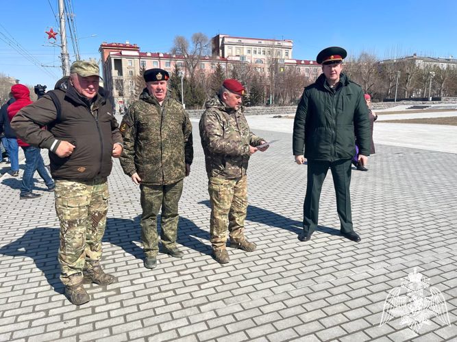 В Новосибирске сотрудники и военнослужащие Росгвардии встретили участников всероссийского автопробега «Дорога к Победе»  