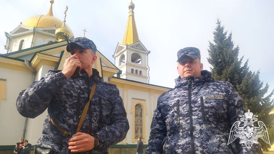 Сотрудники и военнослужащие Росгвардии обеспечили безопасность во время празднования Пасхи Христовой в Новосибирской области