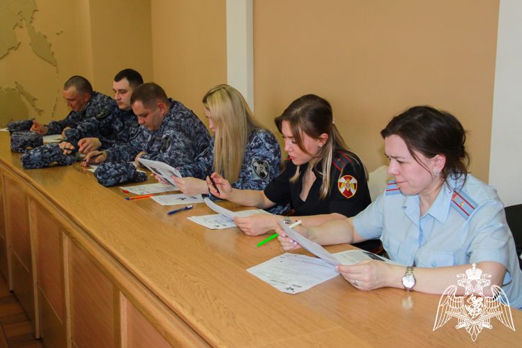 В Новосибирске росгвардейцы присоединились к исторической акции «Диктант Победы»
