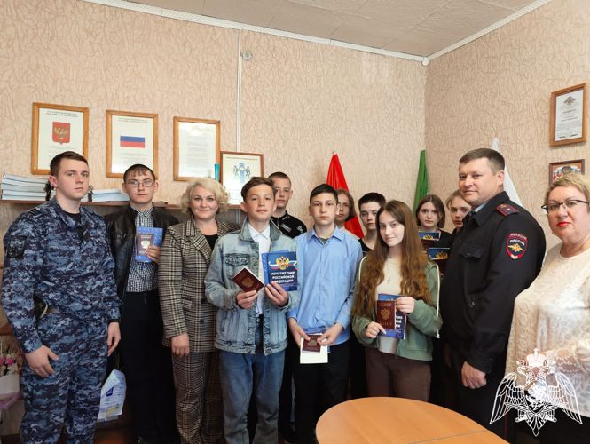 В Новосибирской области сотрудники вневедомственной охраны Росгвардии приняли участие в акции "Я-гражданин России"