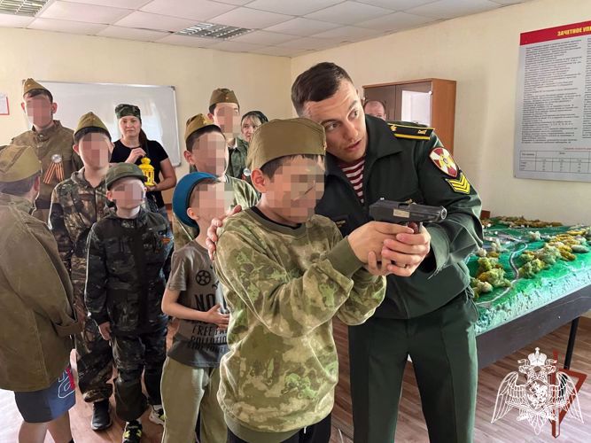 Военнослужащие отряда «Ермак» организовали игру «Зарница» для детей с ограниченными возможностями здоровья (видео)