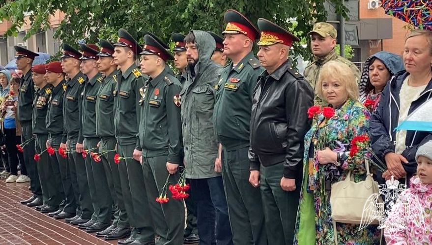Мемориальную доску в память о погибшем военнослужащем Росгвардии открыли в Новосибирске