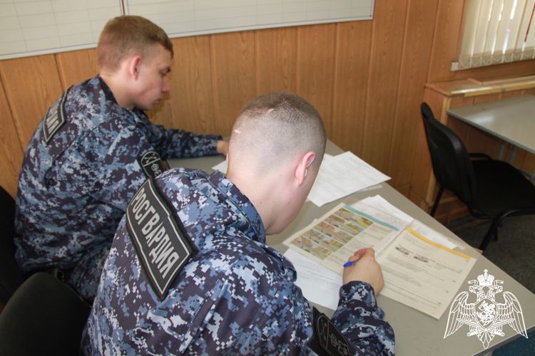 Конкурс профессионального мастерства среди групп задержания вневедомственной охраны Росгвардии прошел в Новосибирске