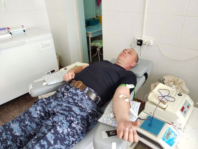 В Новосибирской области сотрудники вневедомственной охраны Росгвардии сдали донорскую кровь