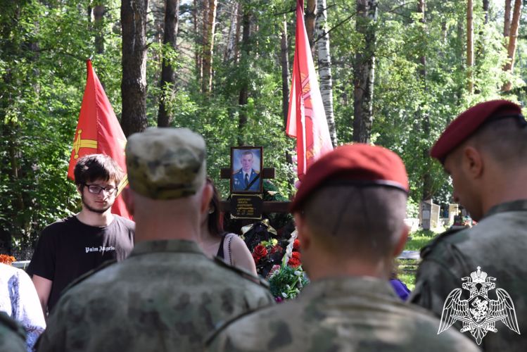 Память военнослужащих Росгвардии, погибших в ходе специальной военной операции, почтили в Новосибирской области