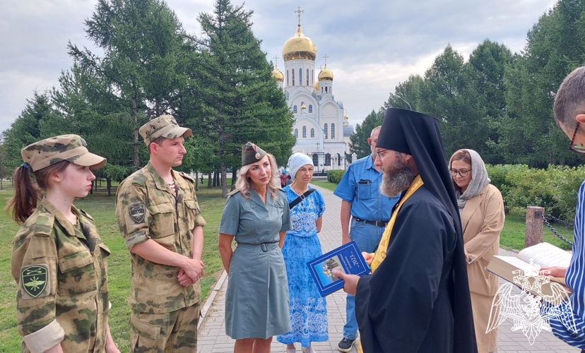 В Новосибирске военнослужащие Росгвардии приняли участие во Всероссийском молебне о Победе
