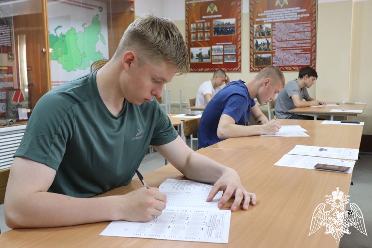 В Новосибирском военном институте Росгвардии начались вступительные экзамены (Видео)