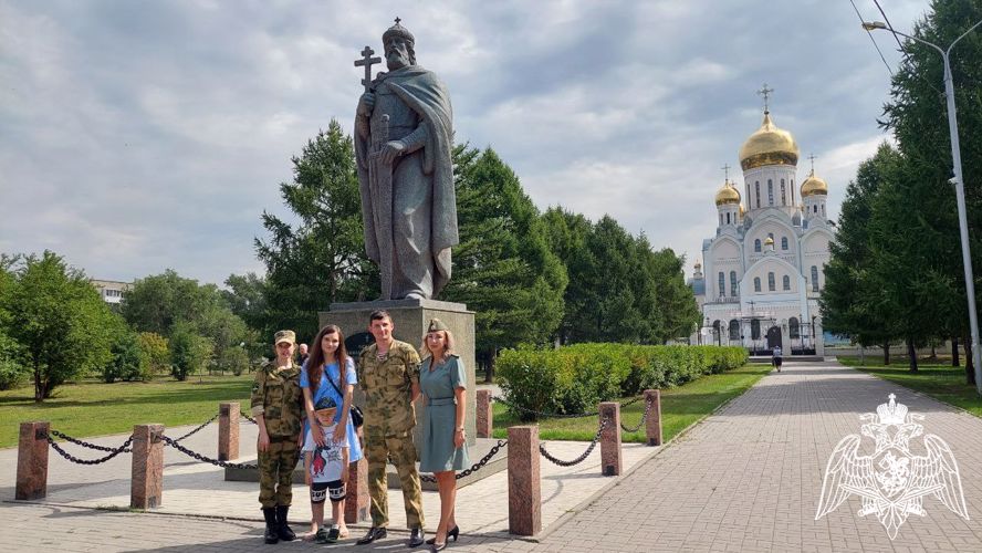 В Новосибирске военнослужащие Росгвардии приняли участие во Всероссийском молебне о Победе