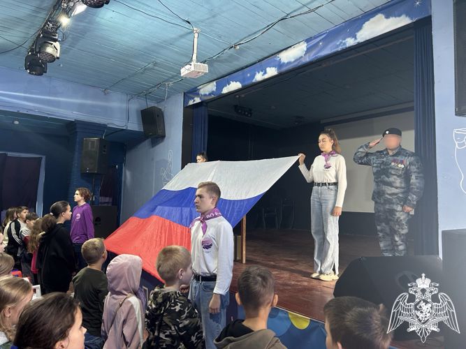 Новосибирские военнослужащие и сотрудники Росгвардии провели мероприятия, приуроченные ко Дню флага России