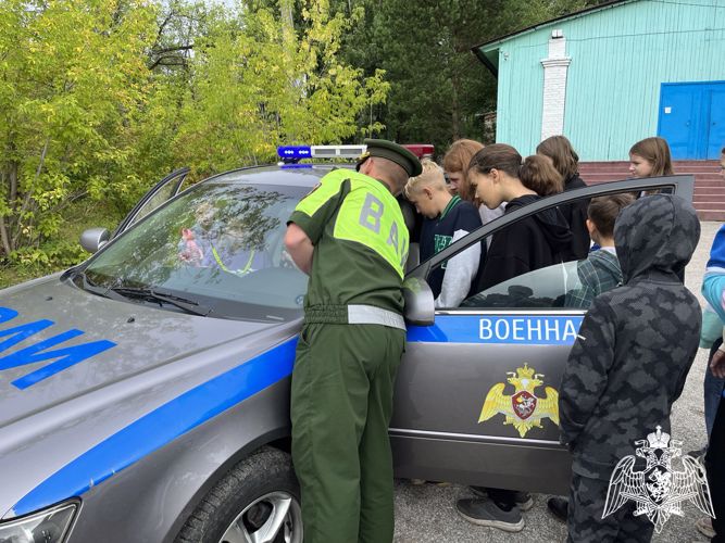 Новосибирские военнослужащие и сотрудники Росгвардии провели мероприятия, приуроченные ко Дню флага России