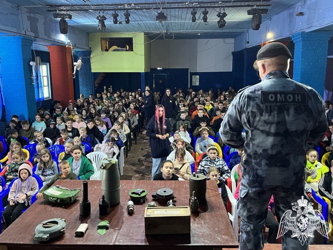 Новосибирские военнослужащие и сотрудники Росгвардии провели мероприятия, приуроченные ко Дню флага России