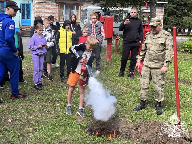 Военнослужащие и сотрудники Управления Росгвардии посетили детский лагерь в Новосибирске