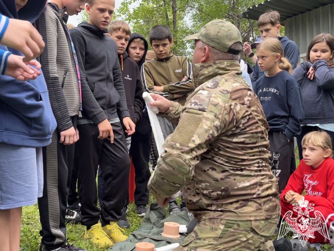 Военнослужащие и сотрудники Управления Росгвардии посетили детский лагерь в Новосибирске