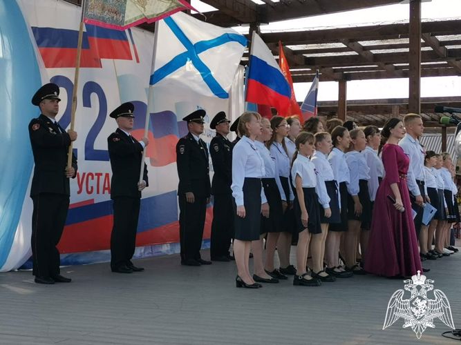 Новосибирские военнослужащие и сотрудники Росгвардии провели мероприятия, приуроченные ко Дню флага России