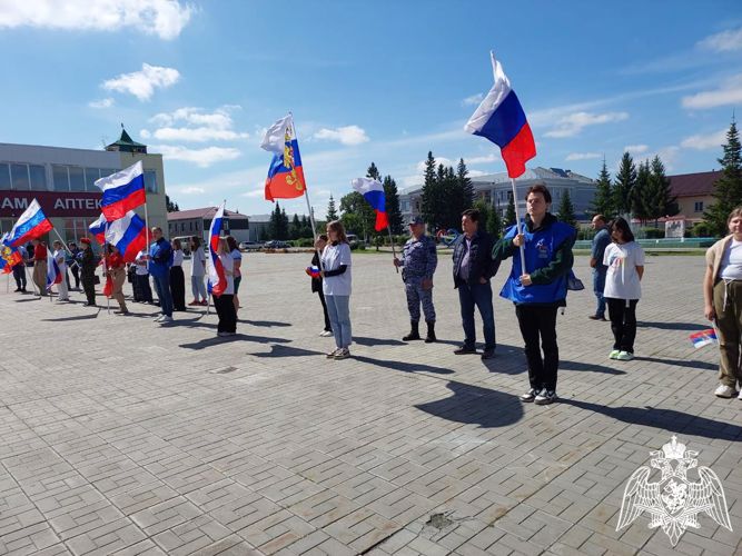 Новосибирские военнослужащие и сотрудники Росгвардии провели мероприятия, приуроченные ко Дню флага России