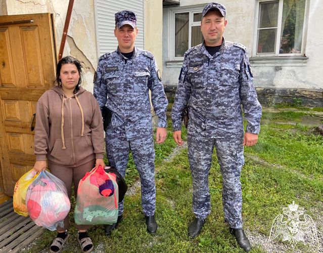 Сотрудники вневедомственной охраны Росгвардии оказали помощь пострадавшим при пожаре 