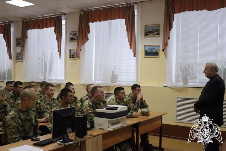 В Новосибирском военном институте Росгвардии состоялся тематический вечер, посвященный 75-летию Героя России Анатолия Романова