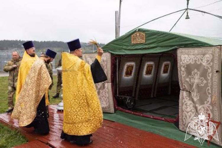 В учебном центре Новосибирского военного института Росгвардии открыли полевой храм