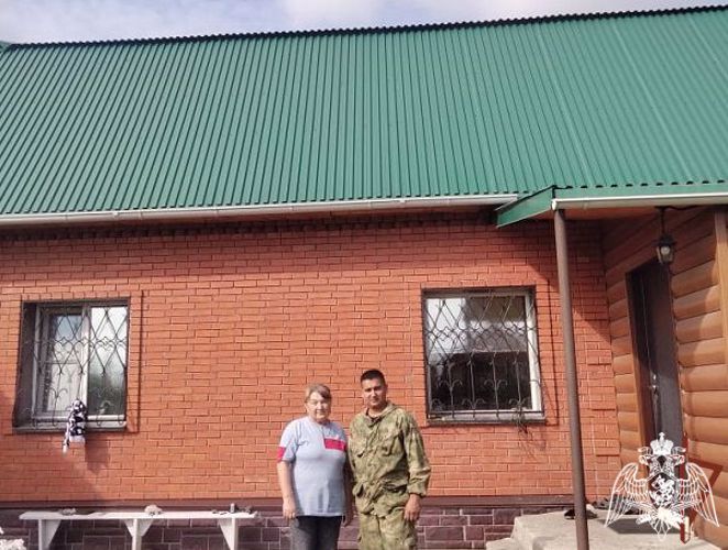 Военнослужащие Росгвардии оказали помощь матери погибшего офицера