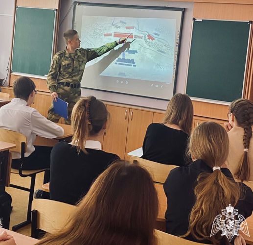 В Новосибирской области росгвардейцы встретились с воспитанниками подшефной школы по случаю Победы в Куликовской битве