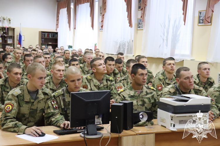 В Новосибирском военном институте Росгвардии состоялся тематический вечер, посвященный 75-летию Героя России Анатолия Романова
