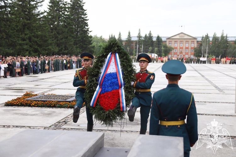 Курсанты первого курса Новосибирского военного института Росгвардии приняли военную присягу