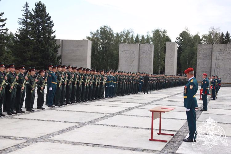 Курсанты первого курса Новосибирского военного института Росгвардии приняли военную присягу
