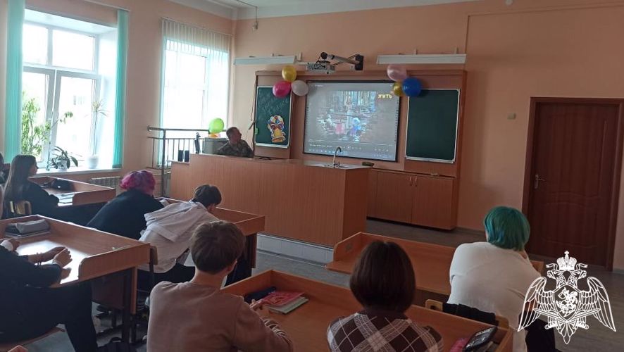 Военнослужащие Росгвардии провели урок мужества, посвященный Дню солидарности в борьбе с терроризмом