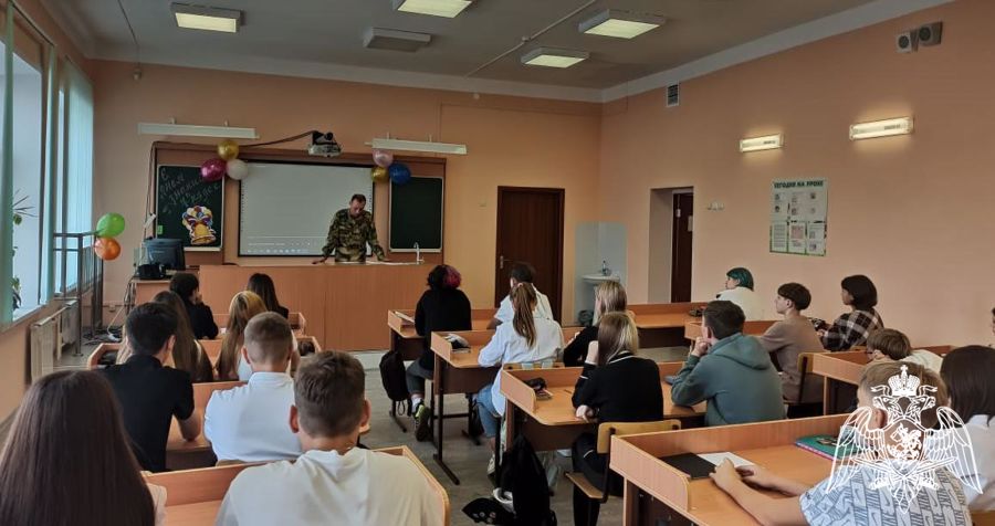 Военнослужащие Росгвардии провели урок мужества, посвященный Дню солидарности в борьбе с терроризмом