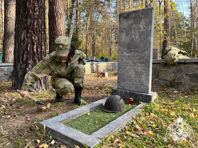В Новосибирске росгвардейцы привели в порядок места захоронения участников Великой Отечественной войны